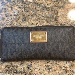 Michael Kors wallet-very gently used